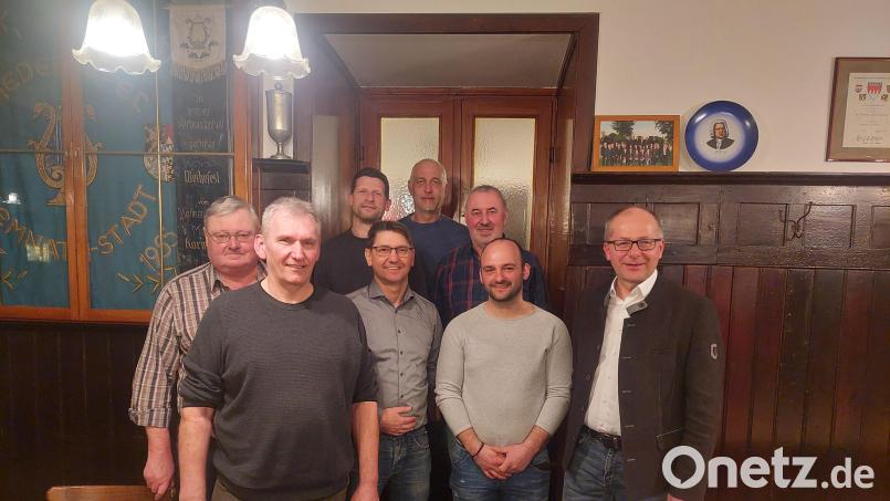 Neuwahlen bei den Eisersdorfer Jagdgenossen: (von links) Josef Hassmann, Johann Brunner, Jürgen Plannerer, Josef Kausler, Martin Busch, Alois Wöhrl, Andreas Koller und Bürgermeister Roman Schäffler. Bild: Brunner/exb