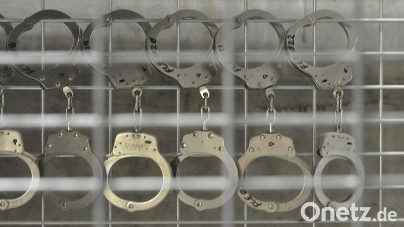 Die Polizei hat in Bayreuth zwei mutmaßliche Agenten mit Verbindung zu Russland verhaftet. Symbolbild: EPA/Michelle Shephard / POOL