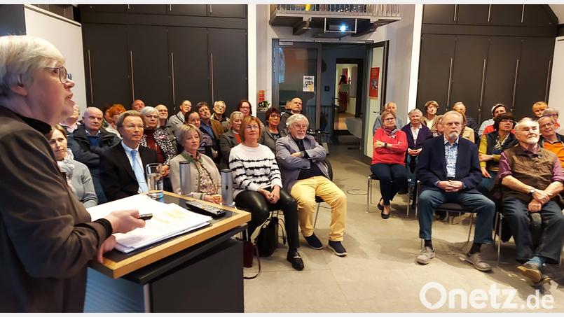 Mit dem Kapitel „Die Obere Pfalz und Bayern“ erlangt Dr. Christine Paschen ein großes Publikumsinteresse bei ihrer Präsentation im Kulturzentrum des Museums. Bild: lg
