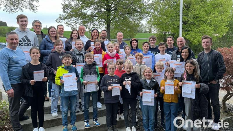 Die Sportabzeichenverleihung der DJK Windischeschenbach. Bild: Andreas Birkner/exb