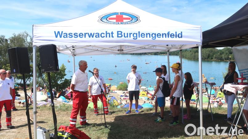 Die BRK-Wasserwacht war bislang am Murner See mit einer mobilen Wachstation vertreten und soll nun einen Container mit Info-Point bekommen. Bild: Hirsch