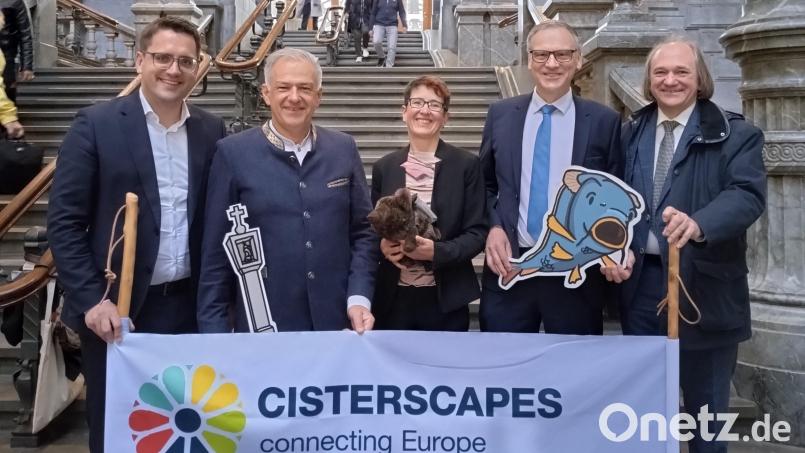 Die Delegation aus dem Landkreis Tirschenreuth im zentralen Bahnhof von Antwerpen: von links Europaabgeordneter Christian Doleschal, Landrat Roland Grillmeier, Projektmanagerin Martina Zanner, Bürgermeister Bernd Sommer und Projektkoordinator Harald Hertel. Bild: Ikom Stiftland/exb