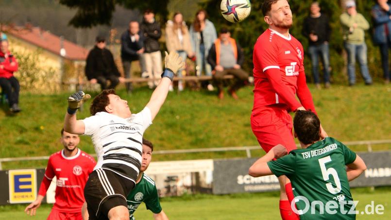 Die Dieterskirchener um Torwart Thomas Ebner haben im Abstiegskampf der Kreisliga West derzeit viel zu tun – sind dabei aber auch erfolgreich. Bild: ham