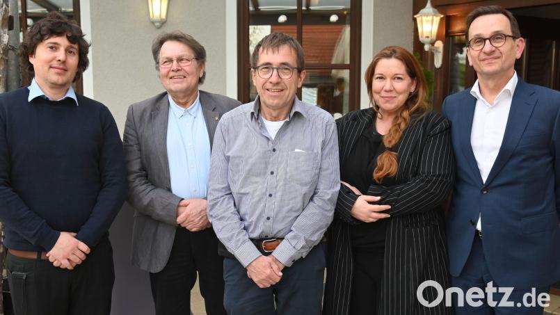 Sega ist auf weitere Jahre in guten Händen (von links) Robert Winkler, Günther Frieser, Vorsitzender Klaus Gebel, Geschäftsstellen-Leiterin Sonja Oleson und Justitiar Adam Mainka. Die weiteren Vorstandsmitglieder Heidi Himmelhuber und Armin Rüger konnten an der Jahreshauptversammlung nicht teilnehmen. Bild: gf