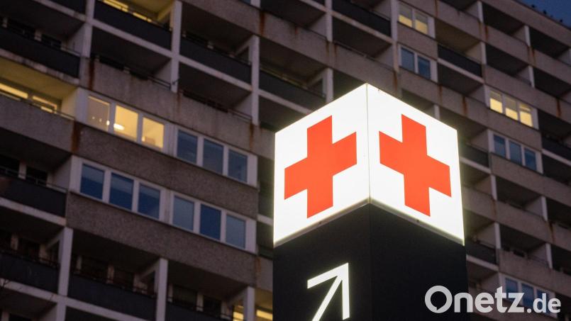 Einen sofortigen Stopp der Umbaupläne am Krankenhaus Tirschenreuth fordert die Initiative Klinik Retten (IKR). Symbolbild: Julian Stratenschulte/dpa/Symbolbild