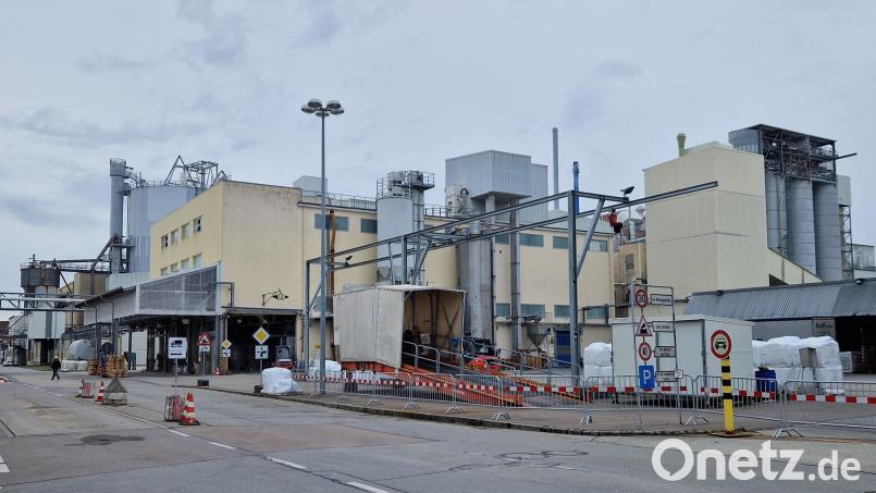 Die Chemiefirma Nabaltec AG will sich auf dem Markt der flammhemmenden Stoffe für E-Autobatterien noch stärker einbringen. Große Baumaßnahmen am Standort und Millioneninvestitionen sollen die Firma zukunftsfest machen. Bild: Thomas Dobler