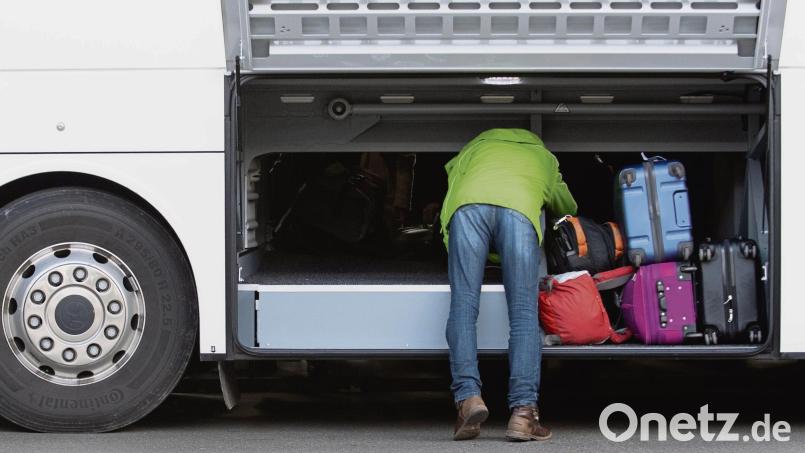 Gepäck noch da? Bei einem Zwischenstopp lohnt es sich, einen Blick in den Frachtraum zu werfen. Symbolbild: Alexander Heinl/dpa