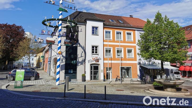 Mit der verwaisten Marktplatz-Terrasse dürfte bald Schluss sein: Ab Mai eröffnet das MP 12 in Oberviechtach wieder. Archivbild: Portner