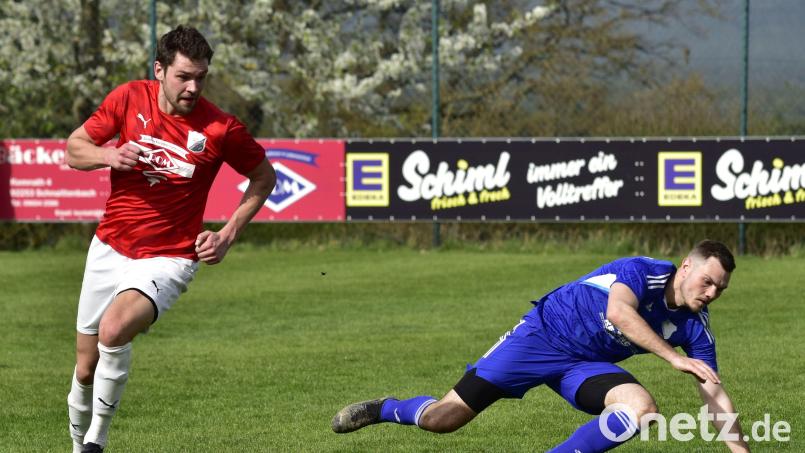 Der Kemnather Torjäger Alexander Grill (links im Spiel gegen Weihern/Stein) und seine Teamkollegen erwarten in zwei Wochen den SV Diendorf. Bild: ham