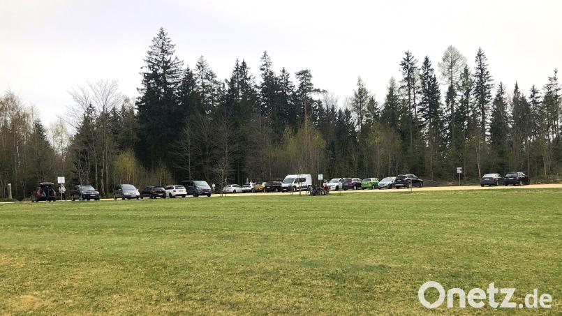 Wegen der Parkgebühren am Wanderparkplatz bei Hohenhard (Bild) sucht die Stadt Waldershof nun nach Möglichkeiten, einen kostenfreien Ersatzparkplatz zu schaffen. Bild: wro