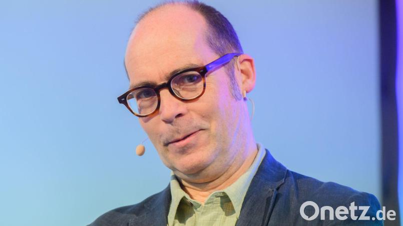 Kinderbuchautor Ingo Siegner. Bild: Julian Stratenschulte/dpa