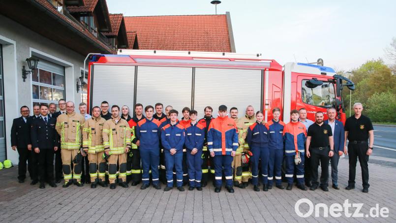 Die Teilnehmer mit den Prüfern KBM Frank Schloß (re) und KBM Philipp Gebert (2.v.r.) Bild: egl