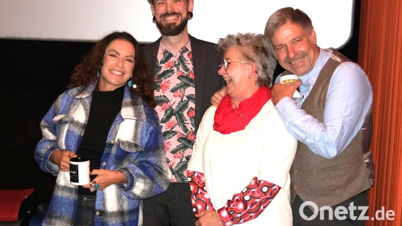 Gastgeberin Christine Mauerer (Zweite von rechts) freute sich über den Besuch der Schauspielerin Christine Neubauer, des Regisseurs Daniel Alvarenga und des Schauspielers Christian Swoboda (von links) im Kino-Center Nittenau. Bild: Hirsch