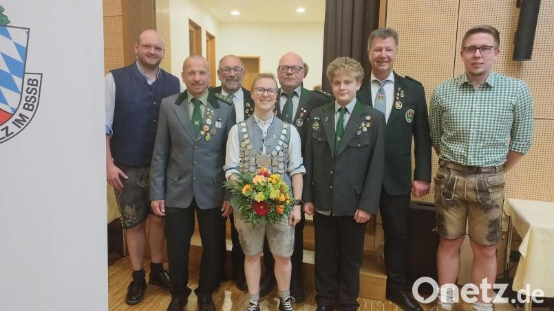 Ehrungen gab es für Mitglieder des Schützenvereins Concordia Konnersreuth und andere Mitglieder von Vereinen des Stiftlandgaus. Im Bild (hinten, von links) Gauschützenmeister Florian Greil, Wolfgang Weiß, Martin Dietz, Manfred Zölch, Zweiter Gauschützenmeister Martin Riedl sowie (vorne, von links) Bernhard Weber, Sabrina Hößl und Michael Bauer. Bild: Martin Dietz/exb