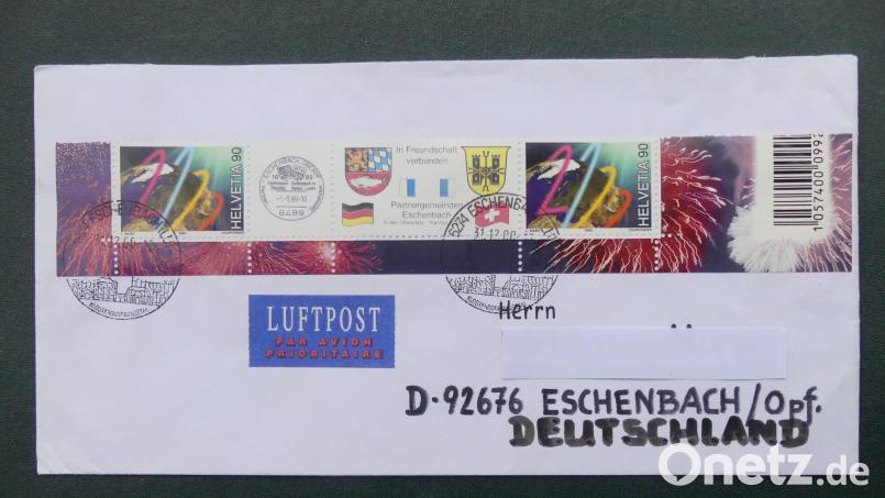 Das Zwischenstück eines Briefmarkenkleinbogens der Schweizer Post enthält den Schriftzug „In Partnerschaft verbunden – Partnergemeinden Eschenbach“. Bild: rn