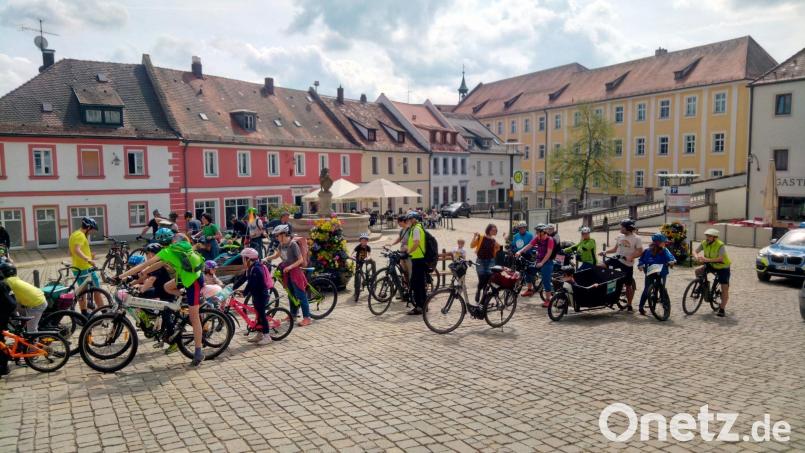 Bei der Premiere von &quot;Kidical Mass&quot; in Sulzbach-Rosenberg machten 2023 viele Radlerinnen und Radler mit. Archivbild: Kerstin Paul/exb