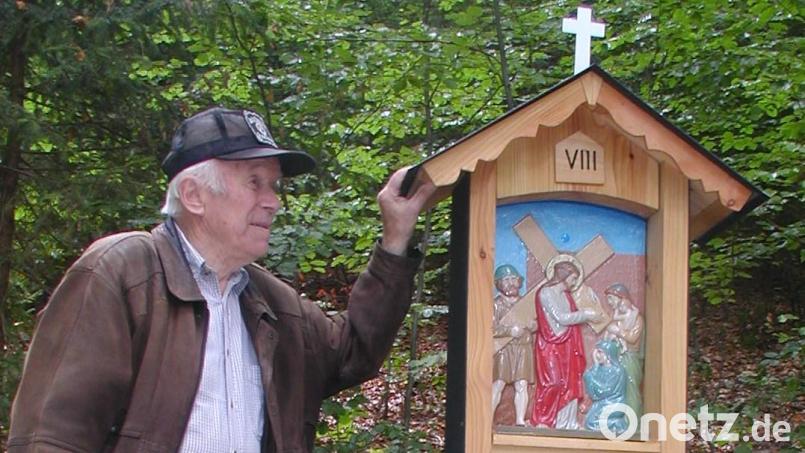 Armin Hofmann an einer der 14 Stationen. Archivbild: gis