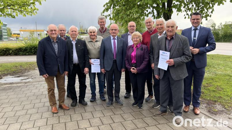 Zahlreiche Mitglieder der CSU-Senioren-Union im Landkreis Schwandorf werden bei der Versammlung geehrt. Bild: Georg Butz/exb