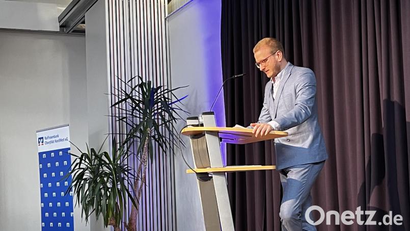Notar Johannes Eichelsdörfer informierte auf Einladung der Raiffeisenband Oberpfalz Nord-West in Kemnath. Bild: Raiffeisenbank Oberpfalz Nord-West/exb