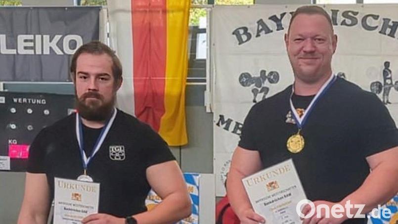 Claus Piechatzek (rechts) gewann für den AC Amberg einen bayerischen Titel, daneben der zweitplatzierte Alexander Zeidler aus Landshut. Bild: bim