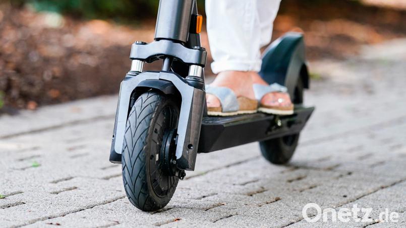 Ein 17-Jähriger war mit seinem E-Roller in Amberg unterwegs, allerdings viel zu schnell. Bild: Uwe Anspach