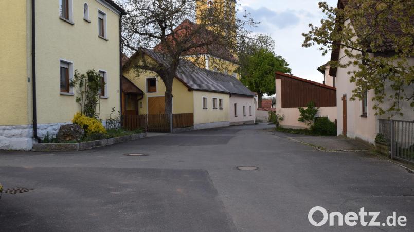 Die Lehrer-Schinner-Straße ist einer von vier Straßenzügen in Neunaigen, in denen die Wasserleitung erneuert wird. Bild: bnr