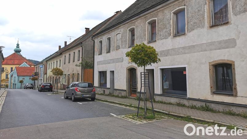 Die Stadt Oberviechtach möchte in den Leerständen in der Nabburger Straße altstadtnahen Wohnraum ansiedeln. Bild: Portner