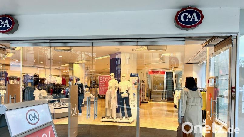 Die Kunden dürfte es freuen. Die C&A-Filiale in Weiden wird nicht geschlossen. Bild: Gabi Schönberger