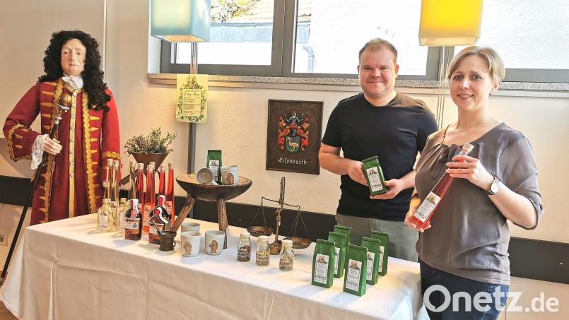 Maria und Christoph Ahlemeyer präsentieren die regionalen Produkte im erweiterten Shop des Doktor-Eisenbarth- und Stadtmuseums Oberviechtach. Bild: Portner