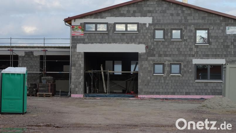 Zu den Großprojekten, die momentan in Fensterbach laufen, zählt die im Vorjahr begonnene Sanierung des zwischen Knölling und Dürnsricht angesiedelten Bauhofs. Für heuer sind dafür 740000 Euro im Gemeindehaushalt eingeplant. Bild: Houschka