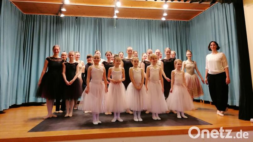 Die Balletttänzerinnen unter der Leitung von Sylvia Brauneis beeindruckten in Waldershof. Bild: Kreismusikschule Tirschenreuth/exb