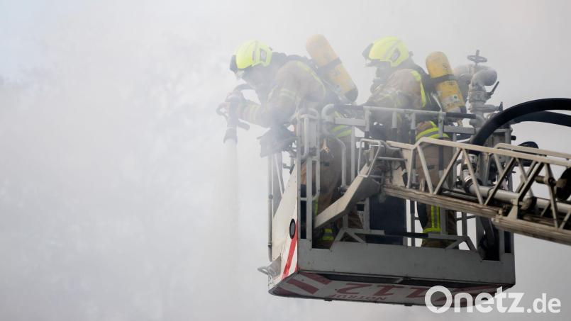 Die Feuerwehren aus Waldsassen und Kondrau wurden neben der Polizei in den Altenhammerweg nach Waldsassen gerufen. Symbolbild: Christoph Soeder/dpa