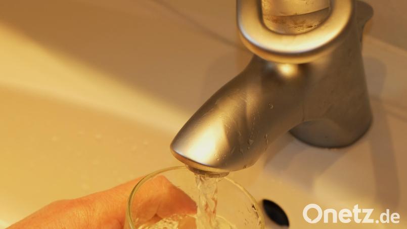 Das &quot;blaue Gold&quot; steht den Verbrauchern tagtäglich 24 Stunden zur Verfügung. Eine Selbstverständlichkeit. Doch viele Menschen vergessen, dass Trinkwasser ein kostbares Gut ist. In diesem Sinne warben die Veranstalter in Speinshart für mehr Bewusstseinsbildung beim Wassersparen Bild: do