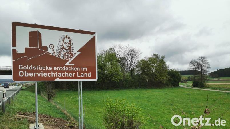 Ein Abstecher nach Oberviechtach? Nun steht auch ein touristischer Hinweis auf die Eisenbarthstadt an der A 93 bei Nabburg. Bild: Schilderwerk Beutha GmbH/exb