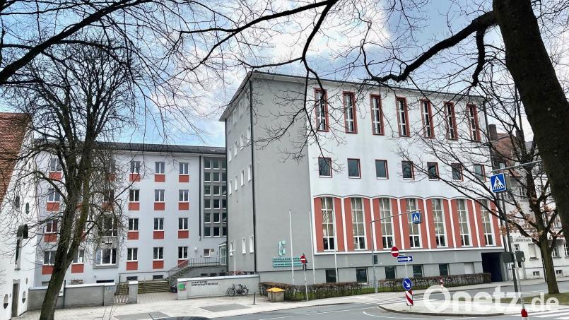 Die Staatliche Wirtschaftsschule in Weiden: Wird es hier ab dem kommenden Schuljahr die Möglichkeit geben, erstmals eine fünfte Klasse zu besuchen? Bild: Gabi Schönberger