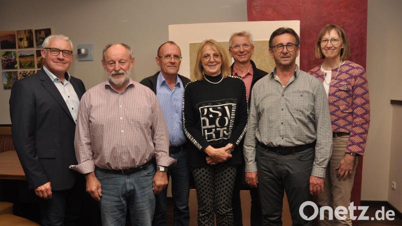 Vorsitzender Thomas Ebnet (links) ist diesmal selbst unter den Geehrten. Seit 20 Jahren unterstützt er den Verein &quot;Hoffnung für Menschen&quot; maßgeblich. Bild: dob