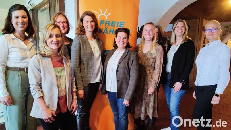 Petra Baierl (Dritte von rechts) ist die neue Vorsitzende der Bezirksarbeitsgemeinschaft der Frauen bei den Freien Wählern. Bild: Freie Wähler Oberpfalz