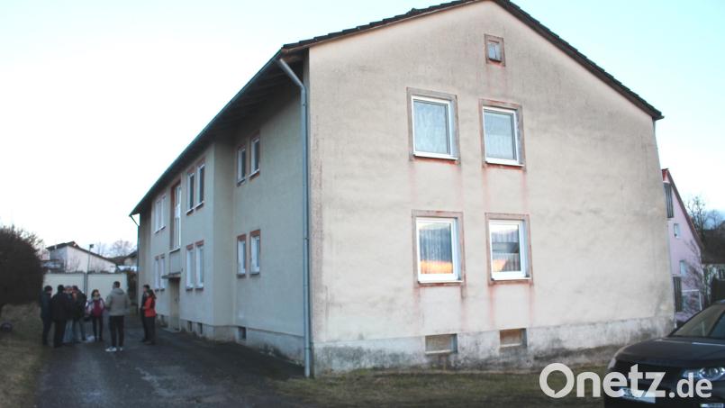 Das Mehrfamilienhaus Am Rückenbühl 2 aus den 1960er Jahren steht wohl vor dem Abriss. Die Stadt erwägt, an dessen Stelle einen Wohnblock in ökologischer Holzbauweise als Projekt des sozialen Wohnungsbaus zu errichten. Bild: bjp