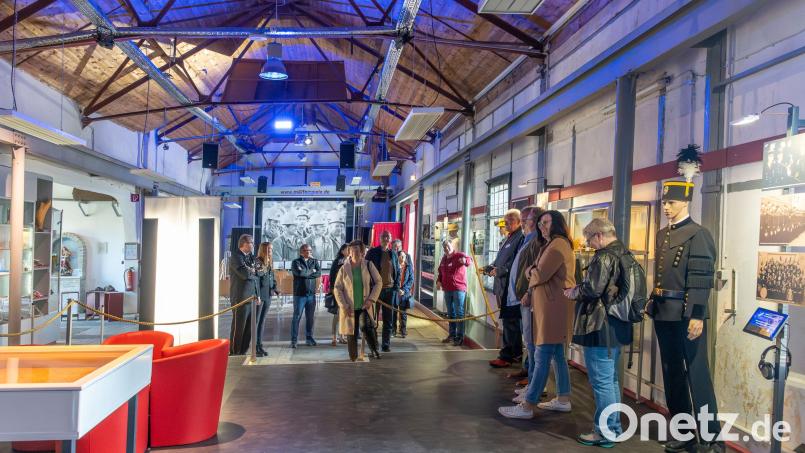 In den Museumshallen können sich die Besucher mittels QR-Codes und Infostelen selbst informieren. Bild: Karl-Heinz Schmid/exb