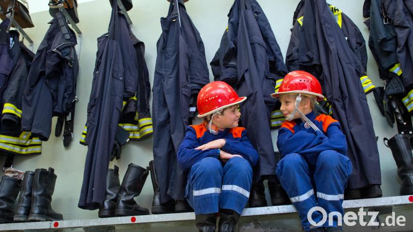 Die Feuerwehr Eschenbach denkt an ihre Zukunft. Sie möchte eine Kinderfeuerwehr gründen. Der Stadtrat stimmt dem Vorhaben zu. Symbolbild: Patrick Pleul
