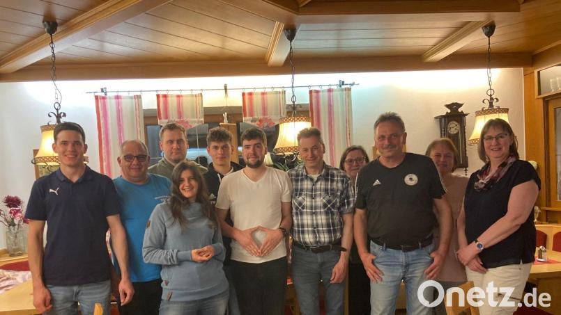 Die neue Führungsgeneration beim Stammtisch AKB und ihre Vorgänger. Bild: lei