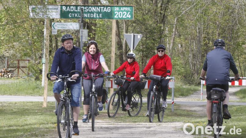 Der Radlersonntag ist erneut ein Erfolg. Voller Freue über das schöne Wetter geht es auf den Freundschaftsradweg. Bild: Hirsch