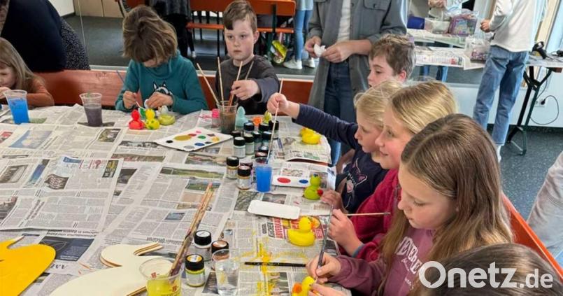 Die Kinder hatten großen Spaß beim Dekorieren der Renn-Enten. Bild: gau