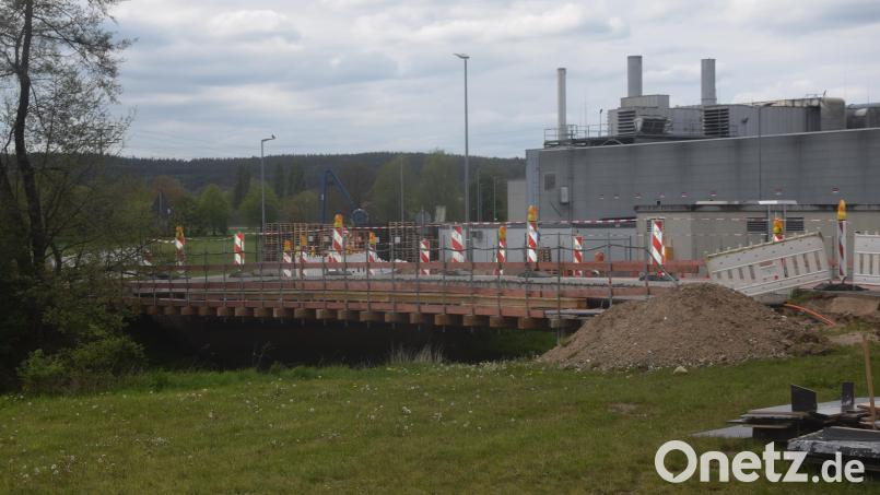 Größte sichtbare Baumaßnahmen der Gemeinde Pirk sind dieses Jahr zwei Brückensanierungen an der Pirkmühle für 590.000 Euro. Bild: fz