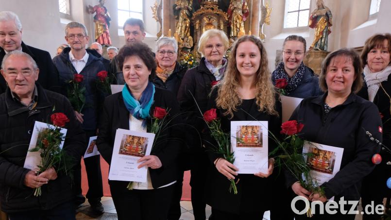 Die Jubilare des Kirchenchors Floß mit Kantor Andreas Kunz (Zweite Reihe, links). Bild: le