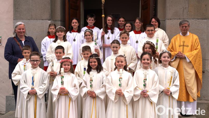 15 Kinder empfangen in der Pfarrei St. Sebastian Waldthurn die Erstkommunion. Bild: Völkl/exb