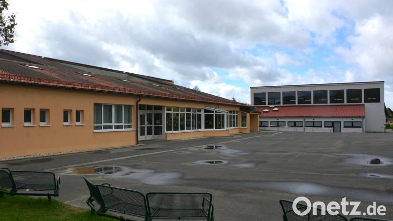 Im kommenden Jahr sollen an der Grundschule in Bad Neualbenreuth umfassende Arbeiten zur Schaffung eines Horts und zum Umzug des Kinderhauses &quot;Tillenzwerge“ beginnen. Bild: jr