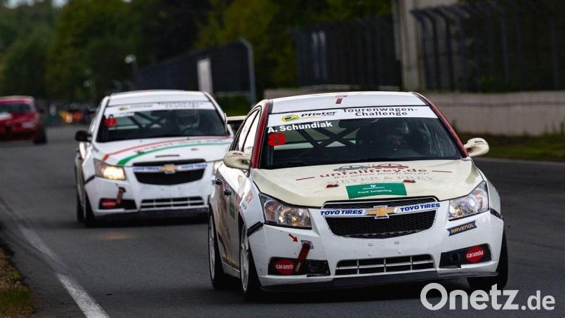 Andreas Schundiak aus Weiden (vorne) gewann in Zolder beide Läufe der Pfister-Racing-Tourenwagen-Challenge . Bild: Pfister