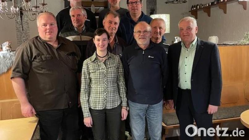 Vorstandschaft mit Jägern und Bürgermeister Günter Kopp. Bild: Gemeinde Kulmain/exb