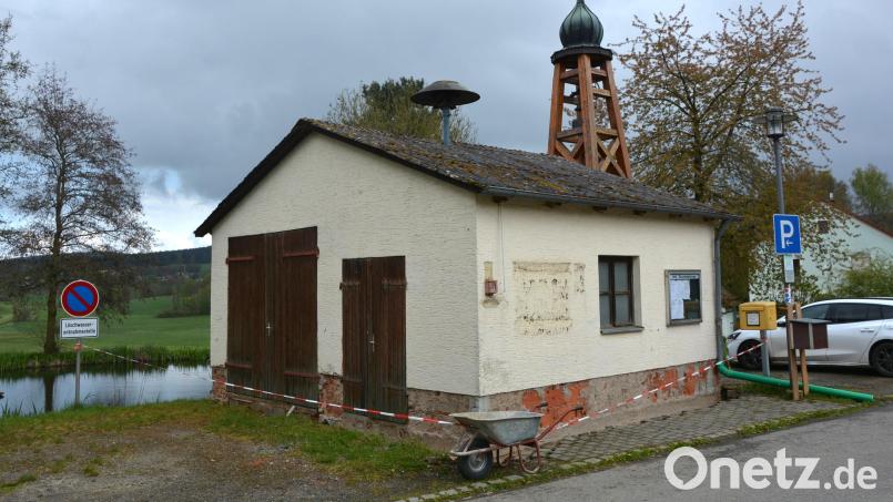 Eine Generalsanierung erfährt aktuell das Dorfhäuschen in Schachten. Bild: jr